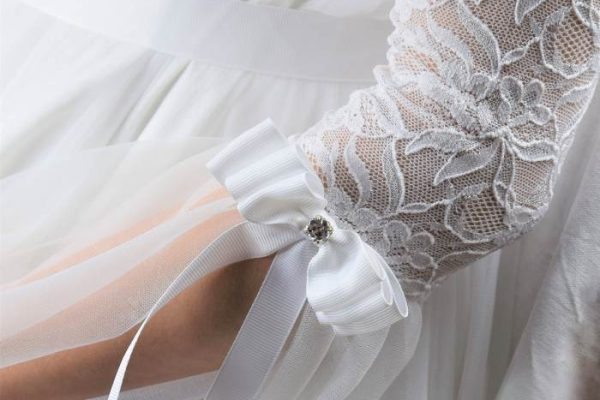 Wedding dress sleeves detachable