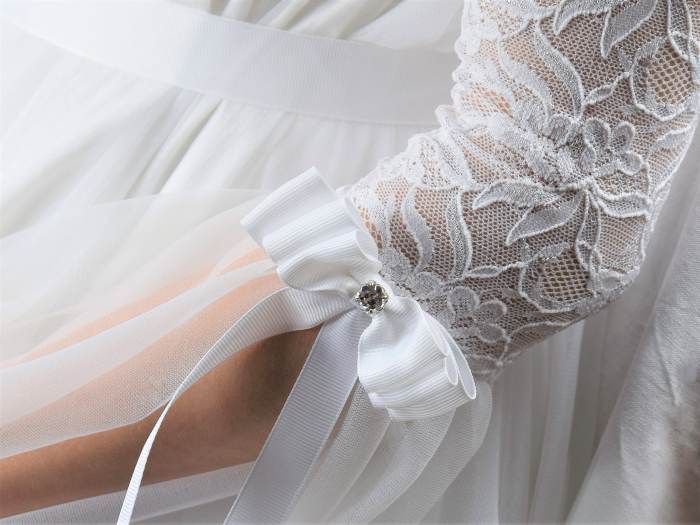 Wedding dress sleeves detachable