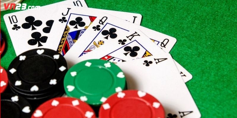 Quan sát kỹ từng bước đi của đối thủ khi chơi game bài xì tố 